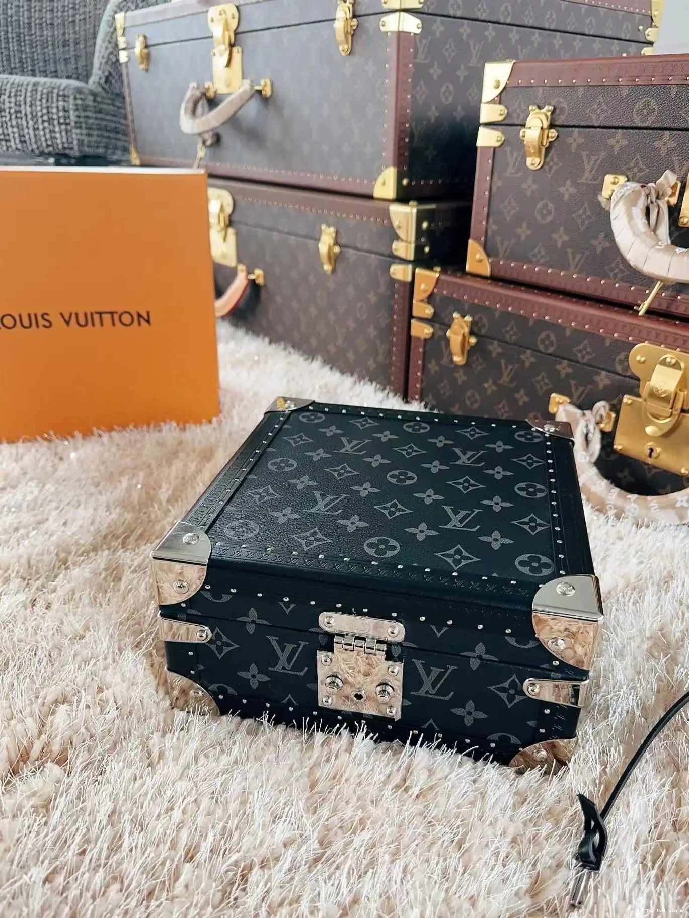 CUSTOM JEWELRY LV BOX BLACK 0628